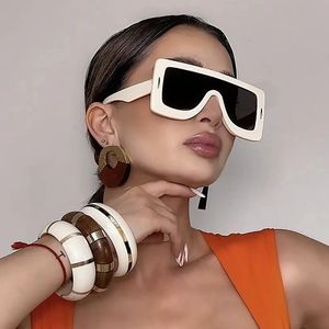 2024 Fashion New Large Frame Connection Glasses Avant-garde Womens Occhiali da sole Moda Cyberpunk Occhiali di protezione UV 240227