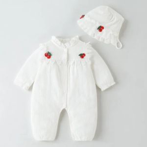 Jackets 2Pcs Korean Baby One Piece Strawberry Romper with Hat Girl Baptism White Rompers Newborn Outfit Set Toddler Girls Jumpsuit