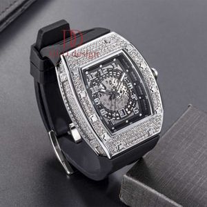 Universal Watch Strap Charm Quartz Watch Popular Personlig Retro Full Diamond Wine Barrel Silicone Men Glass Metal 50mm