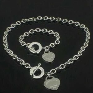 Hot Sell Birthday Christmas Gift 925 Silver Love Halsband Armband Set Wedding Statement Smycken Heart Pendant Halsband Bangle Sets 2 In 1 Womens smycken