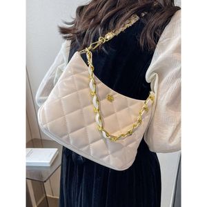 Årets populära för kvinnor på hösten och vintern 2024, New Fashionable Diamond Grid Chain Single Shoulder Crossbody Bag, Bucket Bag 75% Factory Wholesale