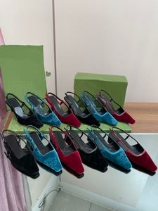 Kadife Slingbacks Kadınlar Orijinal Deri Lüks Tasarımcı Sandaletleri 3.5cm ve 7.5cm yüksekliğinde gündelik kare ayak ayak bileği kayış moda parti ayakkabıları orijinal kutu