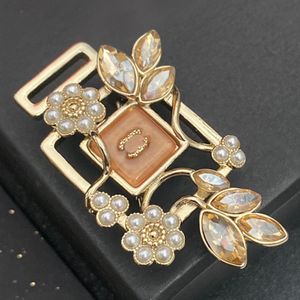 Högkvalitativ koppardesigner Brosches Crystal Letter Pins Stylish Women Lovers Brooch Jewelry Brand Pearl Pin 18K Gold Wedding Party Dress Accessories
