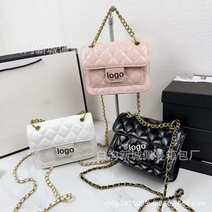 2024 New Xiangjia Xiaoxiangfeng Lingge Embroidered Thread Large Capacity Small Crowd Flip Bag Fashionable Single Shoulder Oblique 75% Factory Wholesale