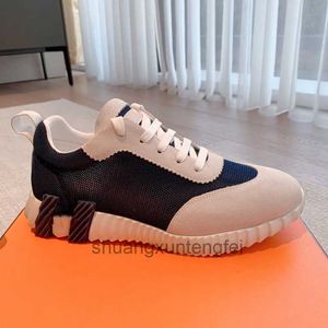 Män casual skor ljus ensam löpare sneaker studsande sneakers mesh och snörning upp icke-halk sulor utomhus komfort skor herr tränare eu38-46