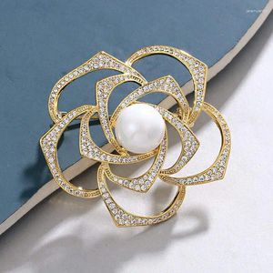 Brosches Luxury Big Pearl Flower Brosch Elegant Rhinestone For Women Pins Party Jewelry Dress Suit Accessories Beauty Corsage