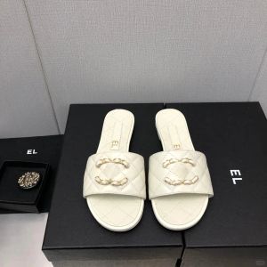 Chanells Sandals 럭셔리 슬리퍼 여성 슬리퍼 슬라이더 샌들 패션 여름 Loafer Beach Casual Shoes 플랫 채널 디자이너 슬리퍼 최고 품질의 노새 Sandale