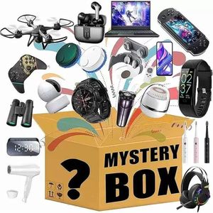 Digitala elektroniska produkter Lucky Bag Mystery Boxes Toys Gift Det finns en chans att öppna: leksaker, kameror, gamepads, hörlurar, smart klocka, spelkonsol mer gåva