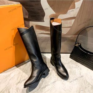 Berömda Lady Tall Jumping Boots Riding Boot i svart läder knä högt med silverlåsspännebeslag Långa stövlar Paris Designer Dra på platt hälvarumärken