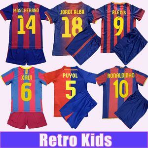 2005 2015 Ronaldinho Kids 키트 레트로 축구 유니폼 Alexis Xavi Puyol Mascherano Jordi Alba A. Iniesta Pedro Home Football Shirts