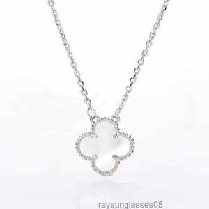 Märke 15mm Clover Necklace Fashion Charm Single Flower Cleef Necklace Luxury Diamond Agate 18K Gold Designer Halsband för kvinnor BC5M9