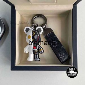 Keychain Car Luxurys Designers Key Chain Solid Color Monogrammed Keychains Bear Design Versatil Fashion Leisure Men Kvinnor Väskor Pendant Tillbehör Mycket trevligt