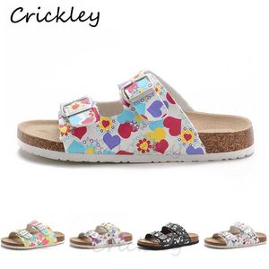 Slipper 2020 New Childrens Fashion Cork Slide Summer High Quality Printing Childrens Slide Boys and Girlsソフト快適なビーチスライドJ240228