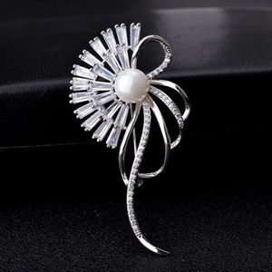 Korean Socialite Micro Inlaid Zircon Feather Women with Fashionable Temperament and Versatile Brooch for Chest Flower Coat Accessories