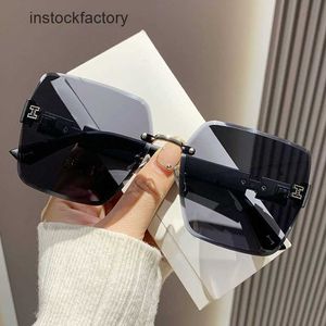 Original 1to1 2024 New H Family Square Frameless Trimmed Sunglasses Popular on the Internet Personalized Street Photo Glasses Large Frame Fashion QPTG