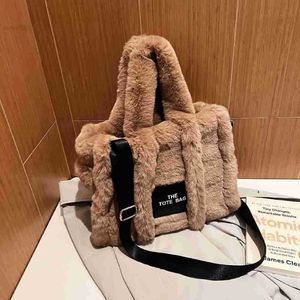 Furry The Tote Bag Women stor kapacitet axelhandväska vinter mjuka plysch crossbody väskor vintage kvinnlig varma shoppare purses3451