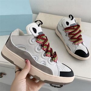 Luxury curb leather designer shoes for men women sneakers pink pale blue white grey multi-color black gum red mens sports sneaker womens casual trainers classic shoe