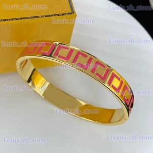 Bangle Women Bracelet لمصمم الأزياء الأساور الذهبية للرجال قفل الأساور المصممين الفاخرة مجوهرات الحروف الإكسسوارات أزياء الأزياء مع مربع T240228