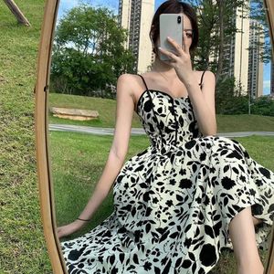 Casual Dresses Slim Fit Midi Dress Loose Beach Elegant Vintage Floral Print för kvinnor V-Neck Summer High midja