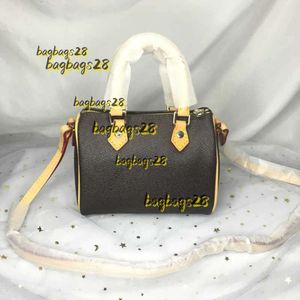 Kvällspåsar högkvalitativ lyxdesigner Kvinnor axelväskor Tote Purse Fashion Crossbody Bag 16 cm Nano Spedy Mini Cross Body Handbag Classic Brown Bags 2024