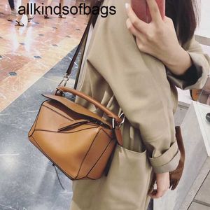 Loewwes Luxury Handbag 2024 Fashion Mini Geometric Puzzle Womens Advanced Texture Handbag One Sholdled Crossbody Small Square Cy