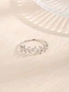 Cluster-Ringe „Blühende Zweige“ Ring aus reinem 925er Silber mit eingelegter Zirkonöffnung für eleganten, süßen Stil