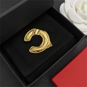 20 Spilla di design in stile Marchio C-Lettera Spille Spille da donna C Logo di lusso Elegante festa di nozze Accessori gioielli Cclies Regali 546567