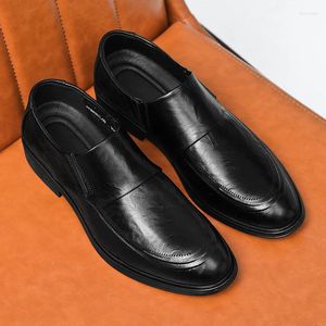 Sapatos casuais de luxo homens couro ao ar livre deslizamento em vestido formal para festa masculina casamento escritório trabalho negócios