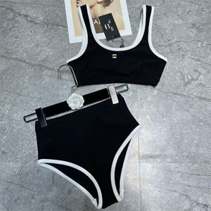 Bikini-Designer-Damen-Badeanzug, schwarz, sexy Strand-Sets, klassische kontrastierende Tank-Top-Triangel-Hose aus reiner Baumwolle mit Buchstabenaufklebern aus Metall