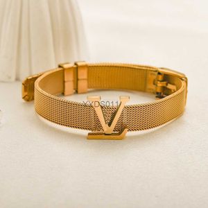 Luxus-Buchstaben-Armband, modisches Charm-Geschenk-Armband, hochwertiges Edelstahl-Hochzeits-Reise-Armband, Designer-Schmuck 240226