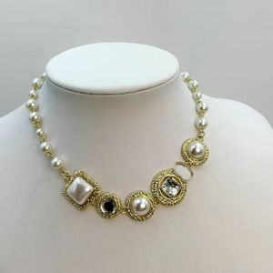 Collane con ciondolo di perle di lusso Gioielli di design Collana con ciondolo con lettera Catena per accessori da donna Regalo per feste