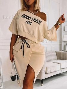 Kvinnors tvåbitar byxor LW Plus Size Two Piece Good Viber One Shoulder Letter Print Set Crop Top+High Split kjol Elegant matchande kläder för kvinnor T240228