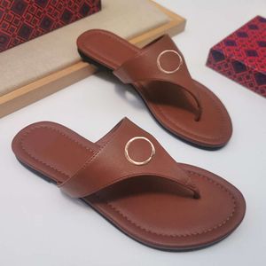 Designer woman Slippers summer slipper Flip Flops luxury sandals fashion causal flip flop size 35-42 with box 526