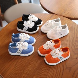 Utomhus 2021 Spring Autumn Baby Girl Boy för 1 år gammal småbarn Tennisskor Casual spädbarnssportskor mjuka botten barn sneaker e08221