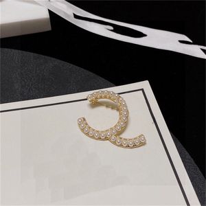 20 Style Designer Brosch Märke C-Letter Pins Brosches Women C Luxury Logo Elegant Wedding Party JewerLry Accessories Cclies Gift 4534