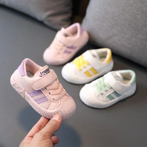 Açık hava 2021 Nefes alabilen örgü toddler hafif spor ayakkabılar bebek kız ayakkabı 1 yaşındaki bahar sonbahar bebek daireleri erkek spor ayakkabılar e01234