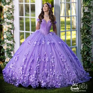 Lilac 3D Flowers Lace Ball Gown Quinceanera klänningar från axelpärlan Crystal Corset Vestidos DE 15 ANOS