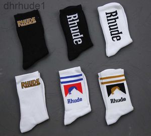 Rhude Socks Designeral Socks for Mens Womens Luksusowe wysokiej jakości pończochy moda reprezentuje klasyczne bawełniane wygodne wypuszczenie w powietrzu.