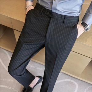 Garnitury męskie lekkie luksusowe spodnie w paski dla mężczyzn High-end Business Office Formal Enorid Haftowane szczupłe spodnie