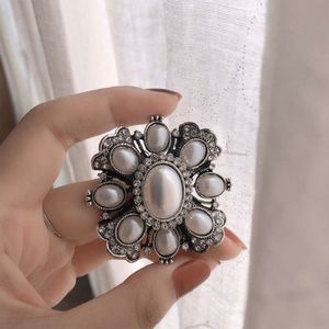New Baroque Fashion Pearl Brooch, Palace Style Women's Coat, Buckle, Brooch Accessories