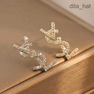18k Guldpläterad österrikisk kristallbrev örhängen för kvinnor europeiska och USA populära enkla designerörhängen bröllop brud smycken gåva