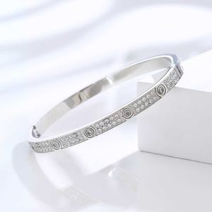 Designer Versatile Wind Full Sky Star Bracelet with Two Rows of Diamond Micro Inlaid Stainless Steel Carter Titanium for Women N0Y1