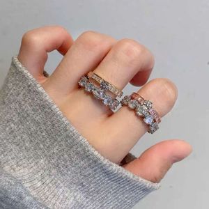 Designer Ring Viviannes Westwoods dubbelskiktad rem med mousserande diamantsaturnings ring lyx och avtagbar kvalitetsring