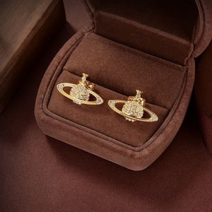 Projektantki kolczyki stadninowe Viviane luksusowe kobiety biżuteria mody złota kolczyki metalowe perły kolczyki cjeweler Westwood Woman 406