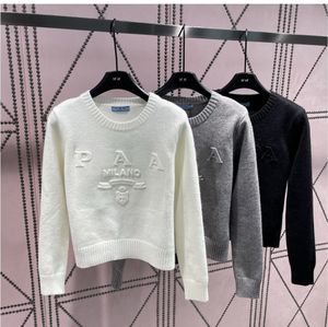 2023 Woens Designer Sweaters Klasik Moda Yüksek Belli Kısa Stil Kazak 3D Mektup Yuvarlak Boyun Konforlu Kazak Jumper Ceket C56