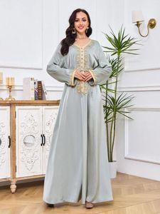 Ethnic Clothing Ramadan Islamiska Mellanöstern Luxury Muslim Robe Women's Fashion och Elegant Brodery med Diamonds Dress Dubai Abaya