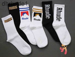 Rhude Nops Simple Letter Высококачественные хлопковые европейские американские уличные носки для трендов мужчин и женщин теплые и удобные носки иголки Rhude Pare Intube So 1EP4