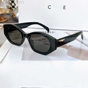 Occhiali da sole a farfalla B1U occhiali da sole firmati da donna a forma di farfalla Struttura in acetato Firma classica sulle aste Protezione 100% UVA/UVB YICM