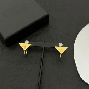 Enkelhet mässing diamanter design studörhängen mode för man kvinna inverterad triangel p brev inlay designers smycken pe2 --013 fest valentins dag gåva