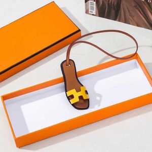 Keychains & Lanyards Designer Slippers Hanging Accessories Leather Mini Creative H-shaped Stereoscopic Sandals Vegetable Basket Women's Bag Hanging Accessories